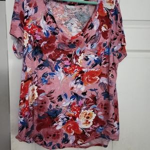 Torrid floral V neck pocket T size 2